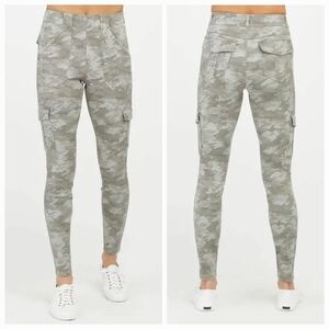 Spanx Gray Camo Print High Rise Stretch Twill Ankle Cargo Pants size Large